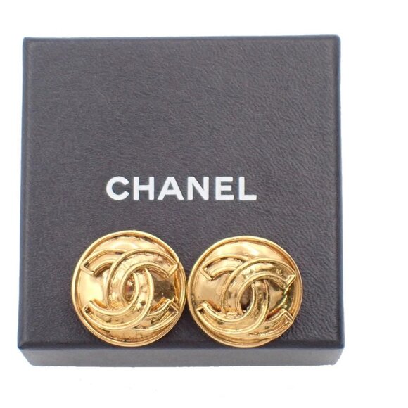 CHANEL CC Logo Round Button Earrings 94P Clip-On Gold GHW France Vintage 81RF905